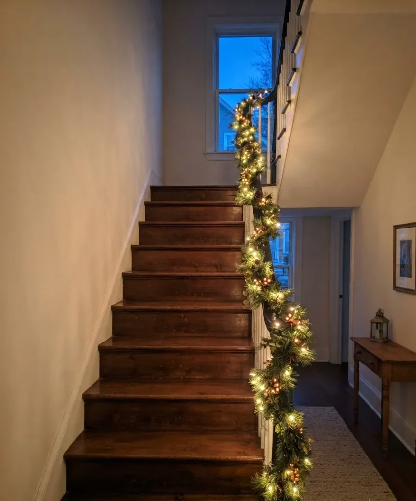 Pre-lit battery garland