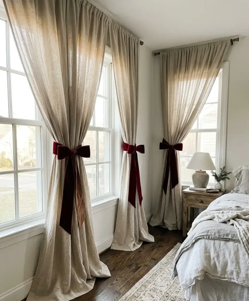 Velvet bows on the curtains